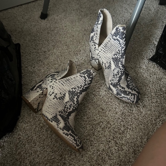 Steve Madden Rookie Snake Ankle Boot Size 6 - Picture 5 of 6